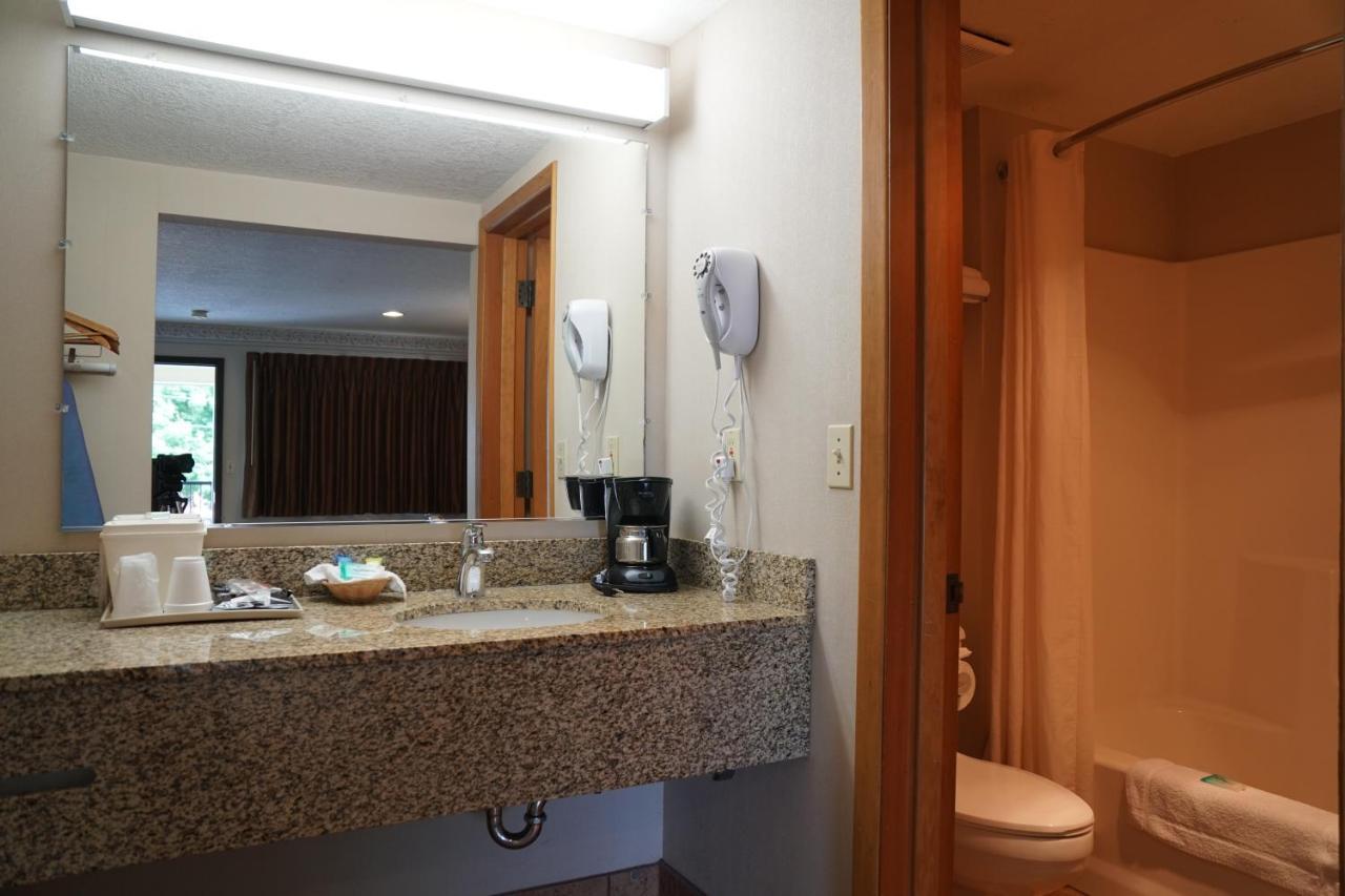 College Inn Monmouth Екстериор снимка